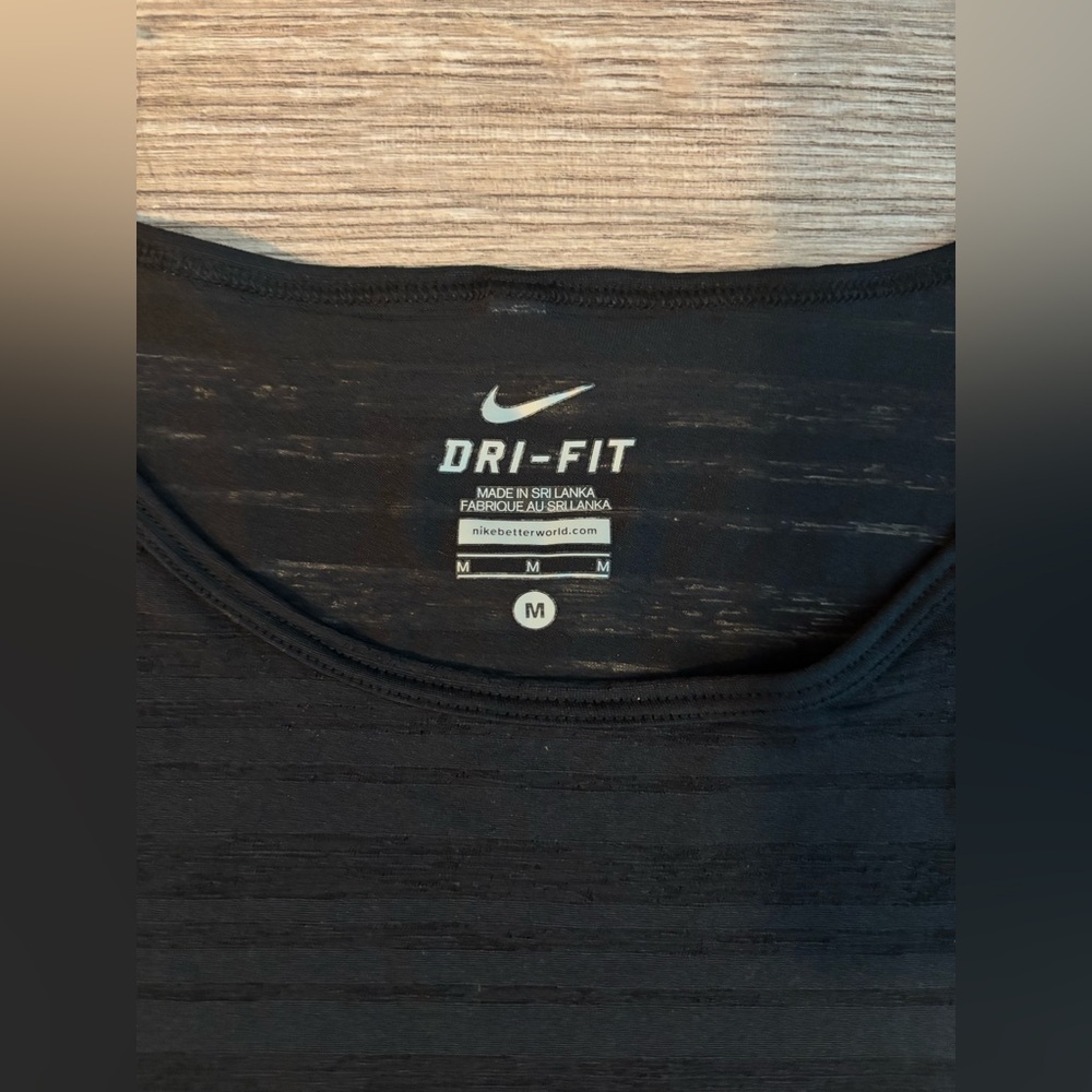 Black Nike tee shirt - medium - Picture 2 of 2